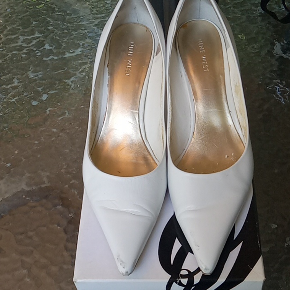 Woman's Shoe. CLEARANCE